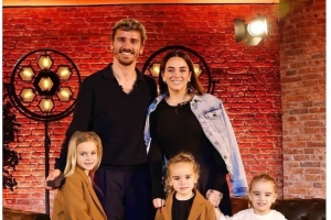 官方网址-同一天生日!格列兹曼三个孩子迎来生日,马竞社媒送上祝福