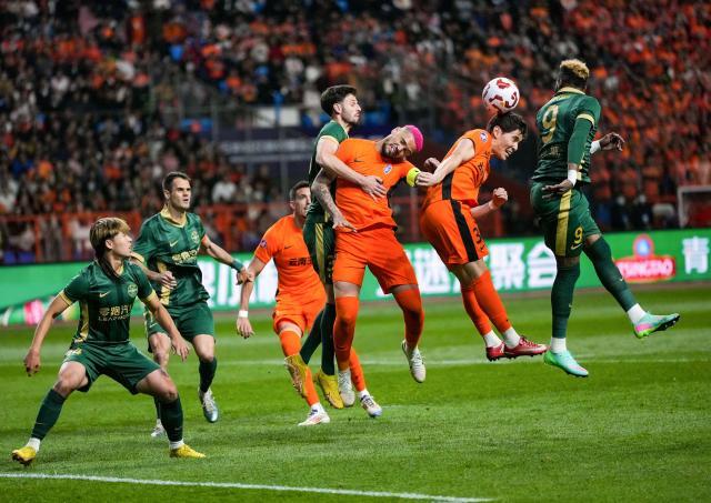 官网登录入口-单国脚对抗四国脚 玉昆取中超第一分如释重负