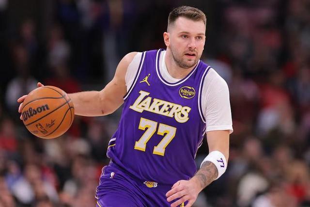 NBA｜东契奇赛季第八次单场40+，詹姆斯半场20+成41岁首人
